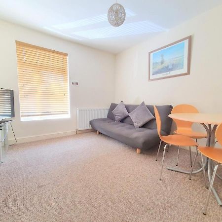 Bassett Flat With 2 Bedrooms And Superfast Wi-Fi ซิททิงบอร์น ภายนอก รูปภาพ