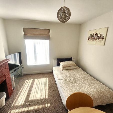 Bassett Flat With 2 Bedrooms And Superfast Wi-Fi ซิททิงบอร์น ภายนอก รูปภาพ